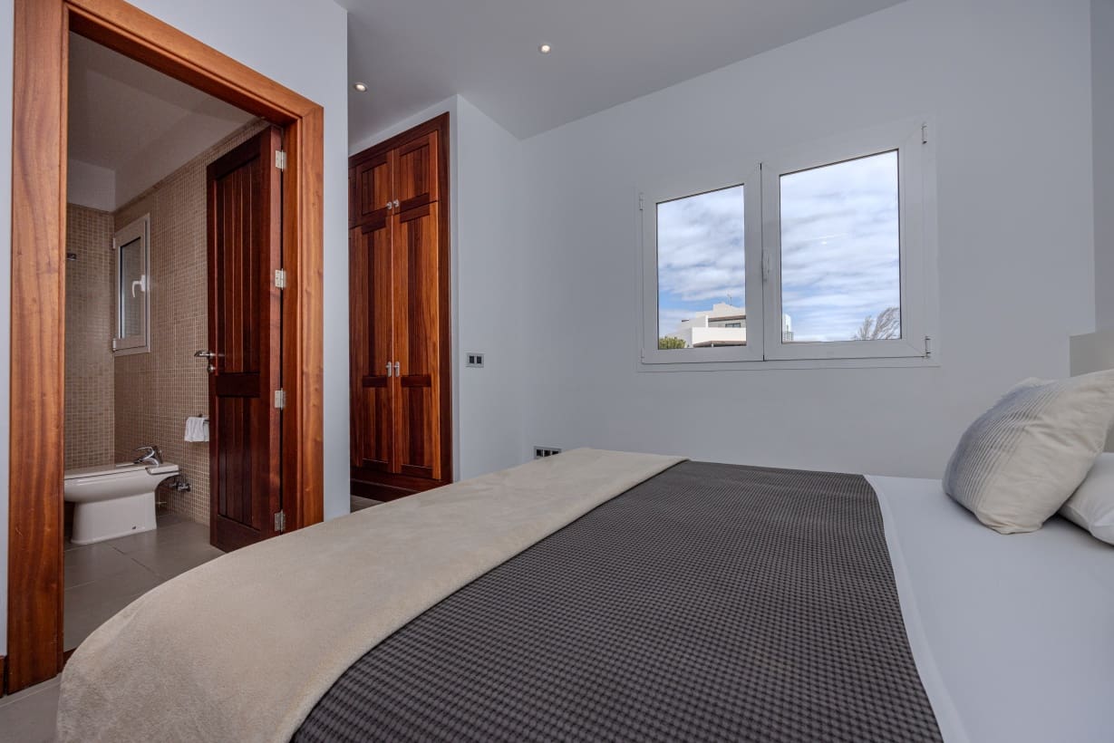 5 soverom Villa til salgs i Puerto Calero med svømmebasseng garasje - € 1 450 000 (Ref: 9301932)