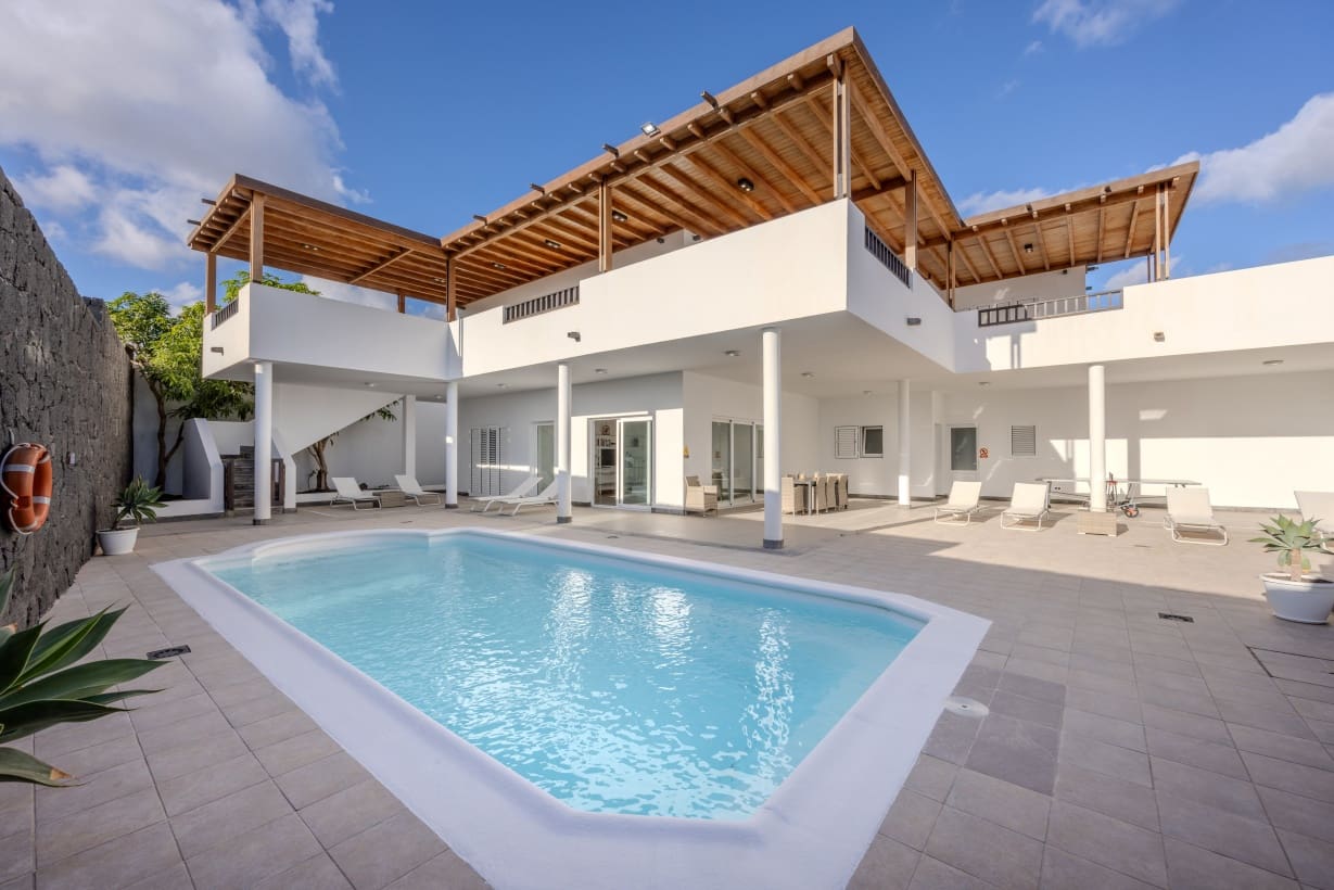 5 soverom Villa til salgs i Puerto Calero med svømmebasseng garasje - € 1 450 000 (Ref: 9301932)