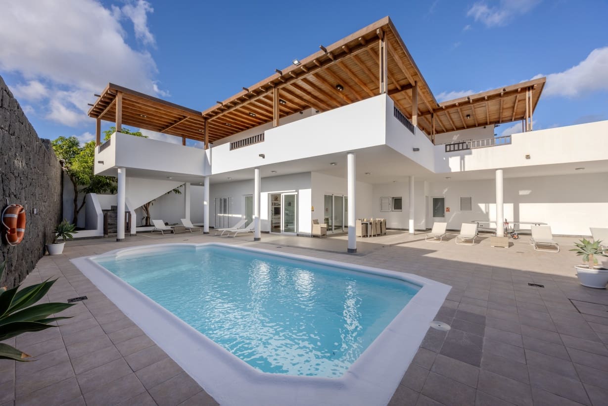 5 soverom Villa til salgs i Puerto Calero med svømmebasseng garasje - € 1 450 000 (Ref: 9301932)