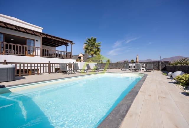 5 quarto Moradia Geminada para venda em Playa Blanca, Yaiza com piscina garagem - 699 000 € (Ref: 9309104)