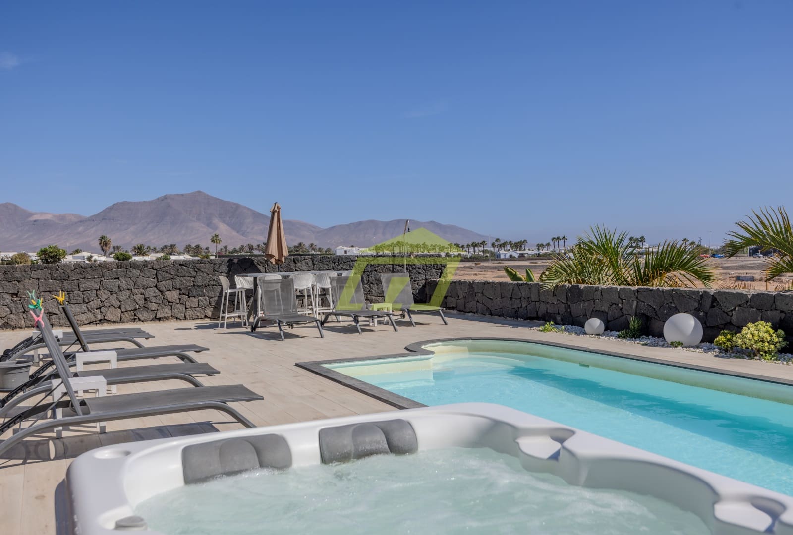 5 slaapkamer Halfvrijstaande villa te koop in Playa Blanca met zwembad garage - € 699.000 (Ref: 9309104)