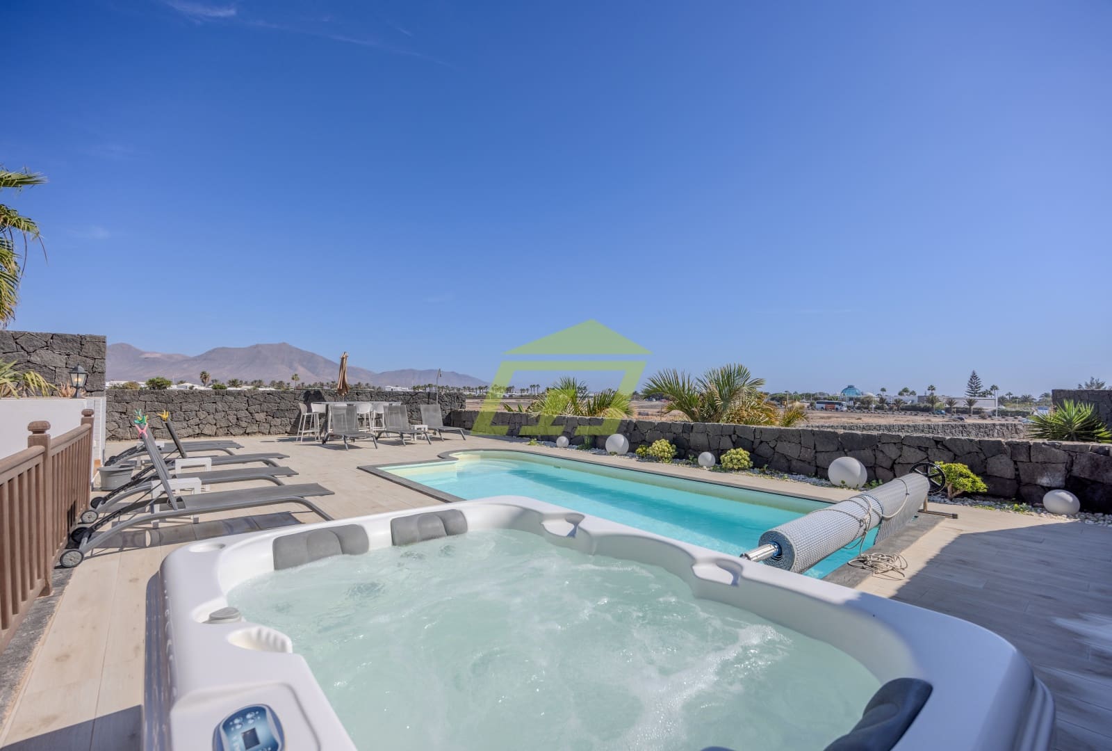 5 slaapkamer Halfvrijstaande villa te koop in Playa Blanca met zwembad garage - € 699.000 (Ref: 9309104)