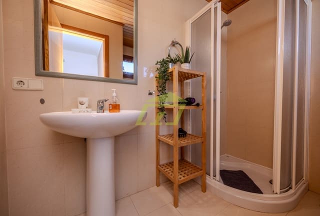 5 quarto Moradia Geminada para venda em Playa Blanca, Yaiza com piscina garagem - 699 000 € (Ref: 9309104)