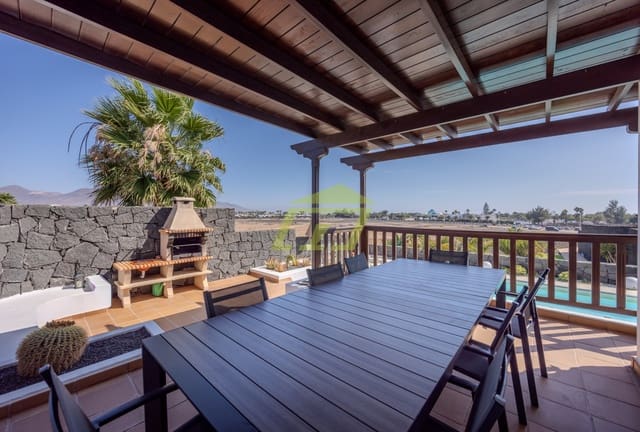 5 quarto Moradia Geminada para venda em Playa Blanca, Yaiza com piscina garagem - 699 000 € (Ref: 9309104)