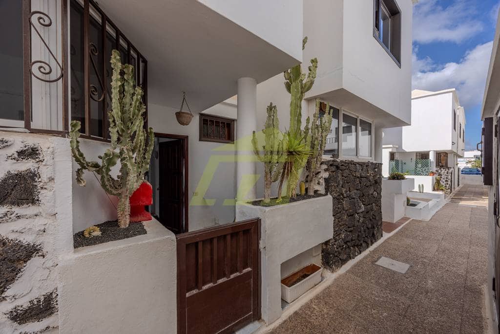 2 slaapkamer Rijtjeshuis te koop in Playa Honda - € 299.000 (Ref: 9360766)