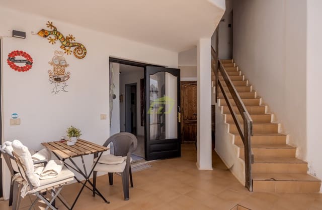 1 slaapkamer Appartement te koop in Costa Teguise, Teguise met zwembad - € 214.000 (Ref: 9396829)