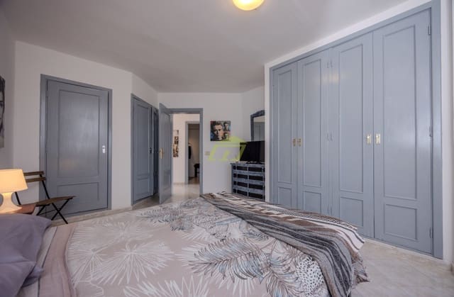 1 slaapkamer Appartement te koop in Costa Teguise, Teguise met zwembad - € 214.000 (Ref: 9396829)