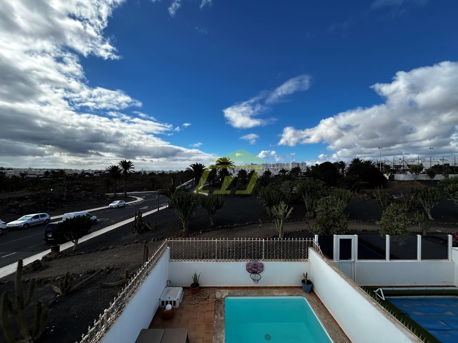 3 soveværelse Villa til salg i Costa Teguise med swimmingpool - € 469.000 (Ref: 9410060)