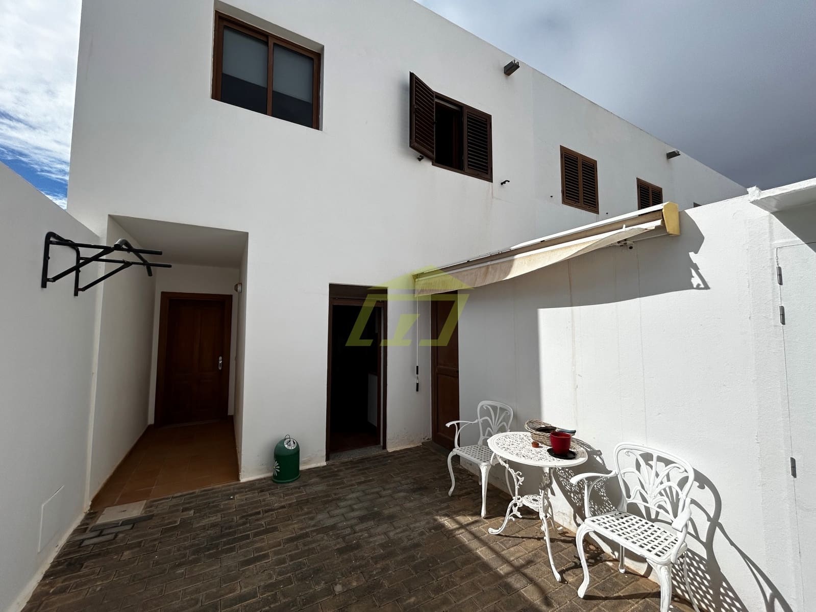 3 soveværelse Villa til salg i Costa Teguise med swimmingpool - € 469.000 (Ref: 9410060)