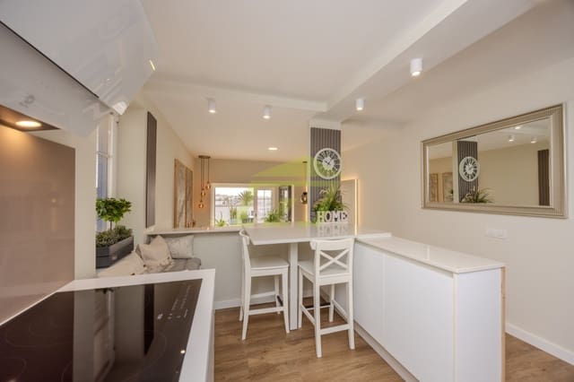 2 slaapkamer Appartement te koop in Costa Teguise, Teguise met zwembad - € 345.000 (Ref: 9412577)