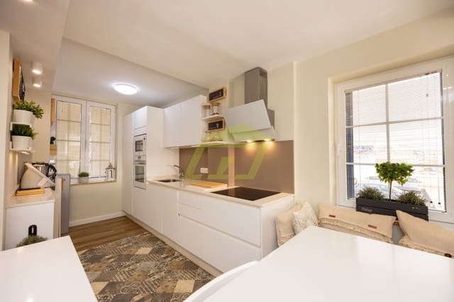 2 slaapkamer Appartement te koop in Costa Teguise, Teguise met zwembad - € 345.000 (Ref: 9412577)