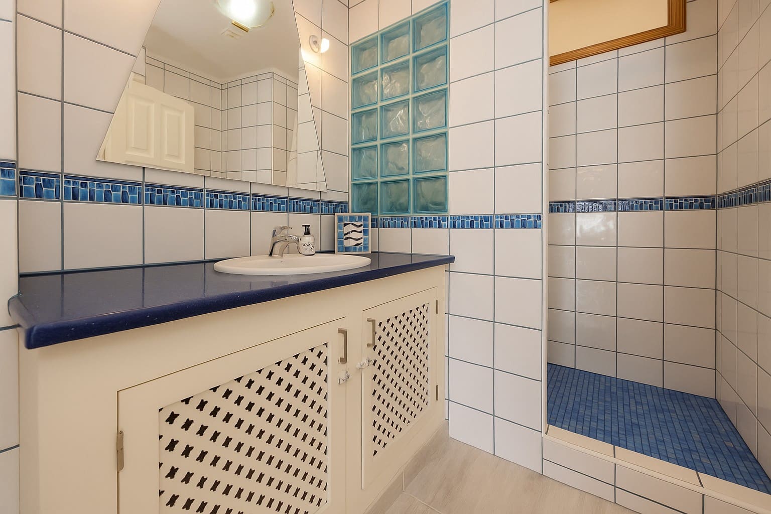 6 bedroom Villa for sale in Puerto del Carmen with pool garage - € 1,200,000 (Ref: 9417703)