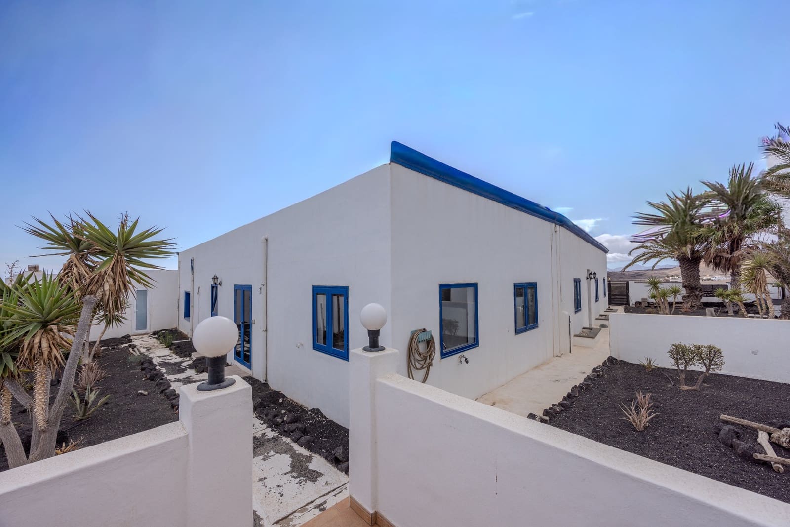 6 bedroom Villa for sale in Puerto del Carmen with pool garage - € 1,200,000 (Ref: 9417703)