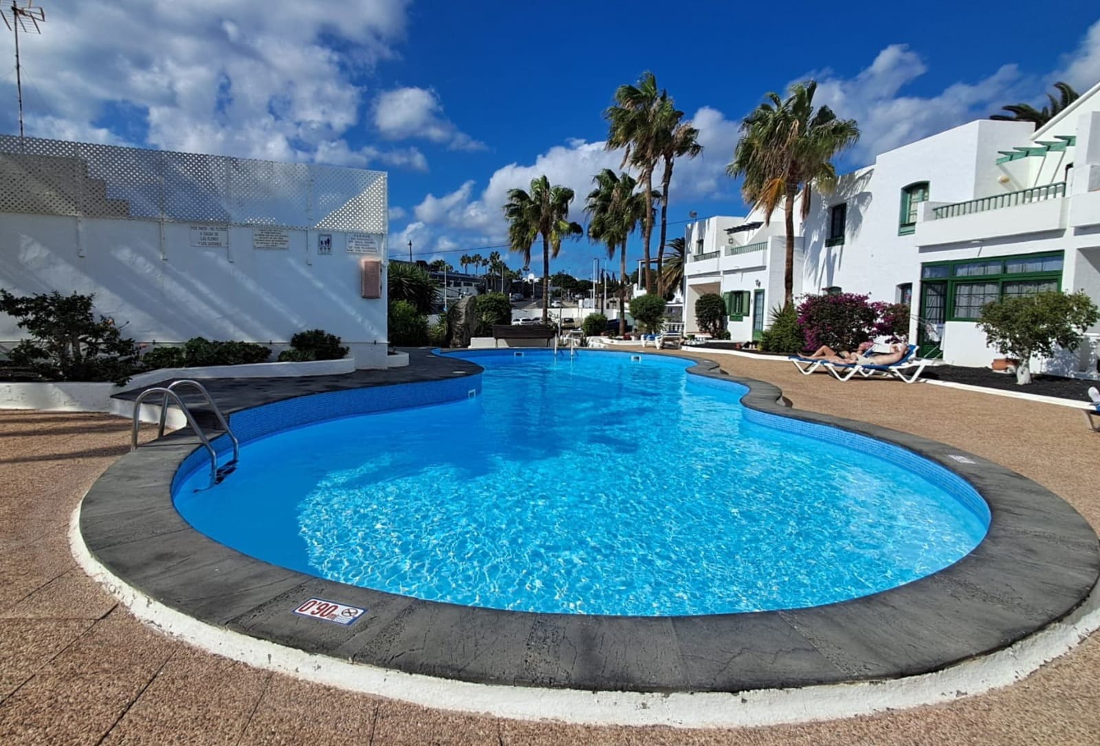 2 sovrum Lägenhet till salu i Puerto del Carmen med pool - 289 500 € (Ref: 9417706)