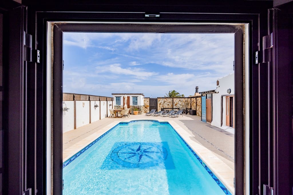 7 soveværelse Villa til salg i Tinajo med swimmingpool garage - € 895.000 (Ref: 9432660)