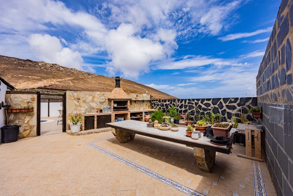 7 soveværelse Villa til salg i Tinajo med swimmingpool garage - € 895.000 (Ref: 9432660)