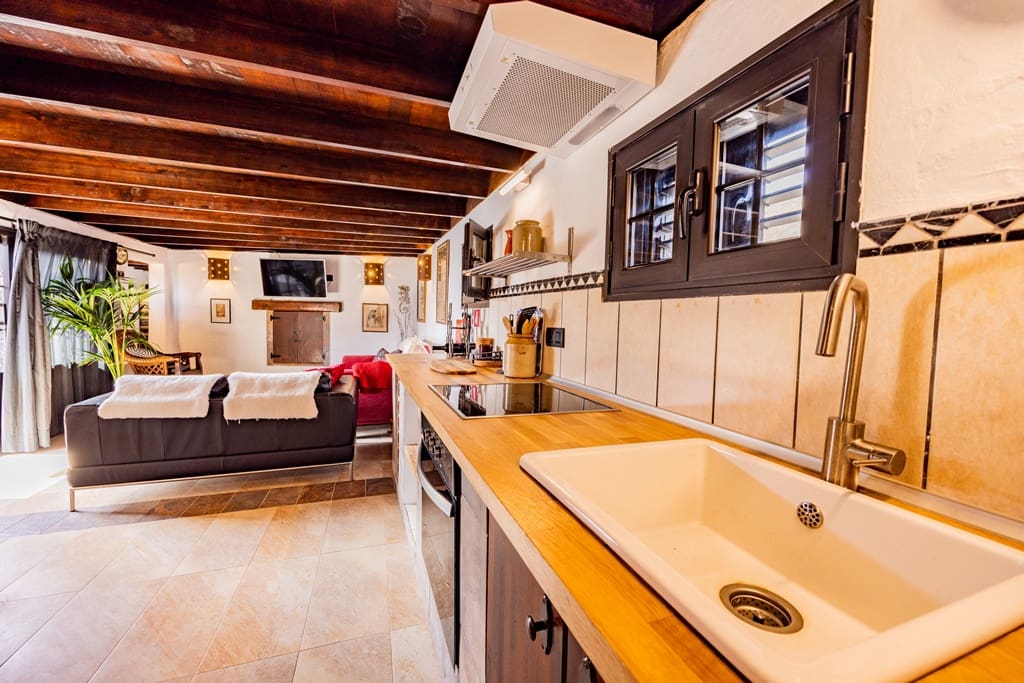 7 soveværelse Villa til salg i Tinajo med swimmingpool garage - € 895.000 (Ref: 9432660)