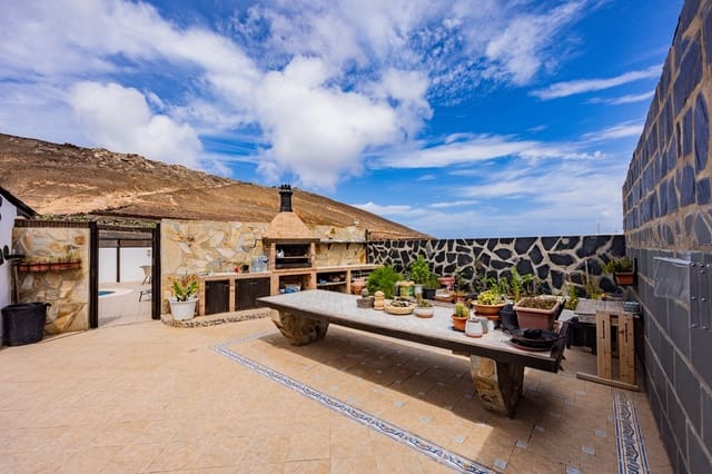 7 soveværelse Villa til salg i Tinajo med swimmingpool garage - € 895.000 (Ref: 9432660)