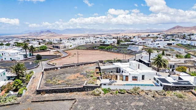 7 soveværelse Villa til salg i Tinajo med swimmingpool garage - € 895.000 (Ref: 9432660)