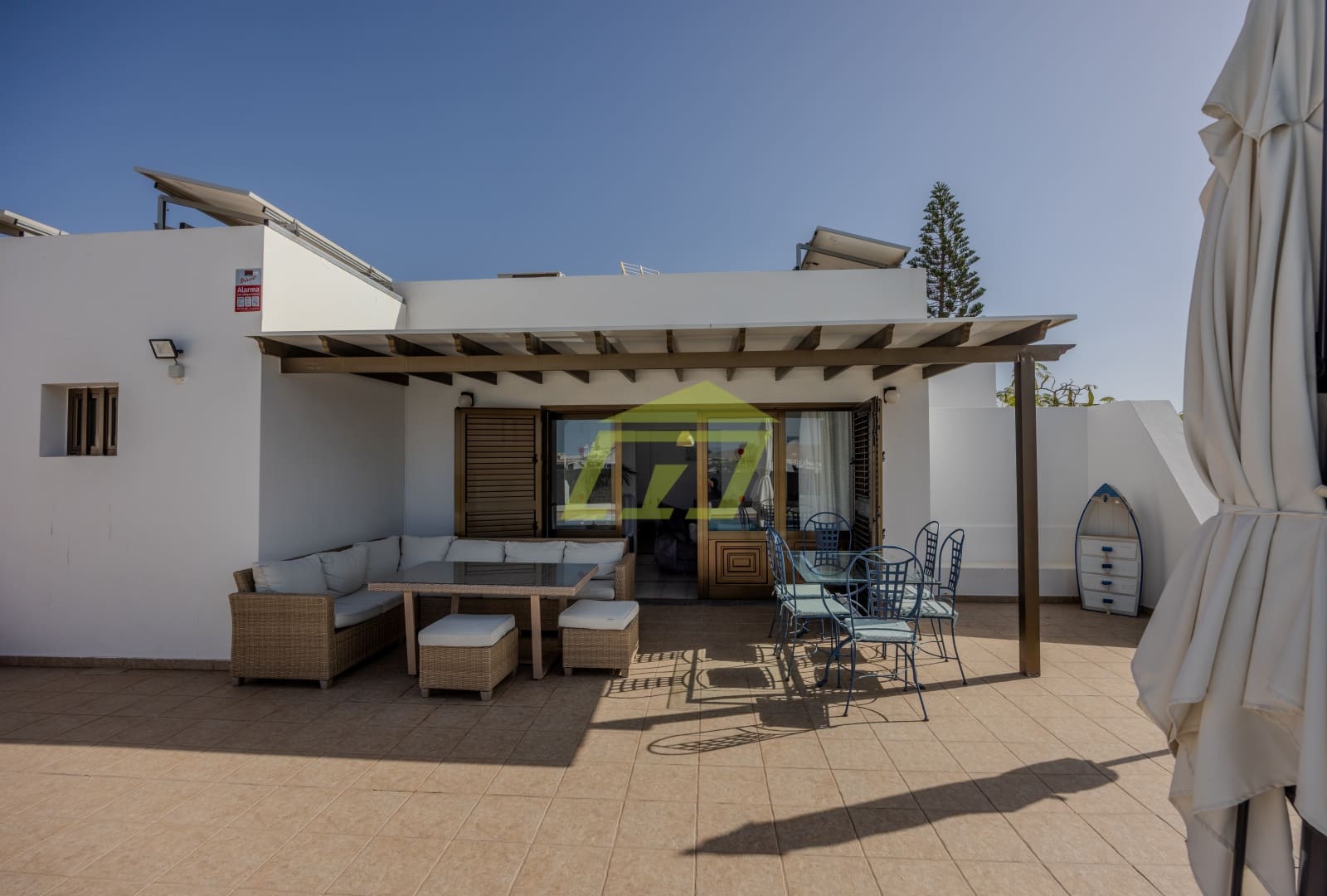 3 slaapkamer Halfvrijstaande villa te koop in Playa Blanca met zwembad garage - € 565.000 (Ref: 9436199)