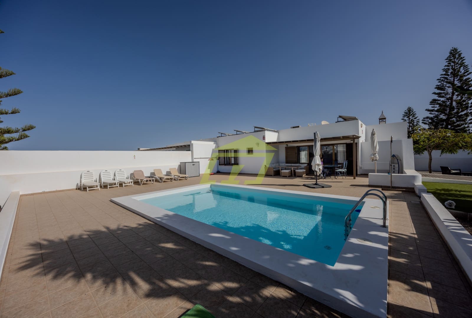3 slaapkamer Halfvrijstaande villa te koop in Playa Blanca met zwembad garage - € 565.000 (Ref: 9436199)