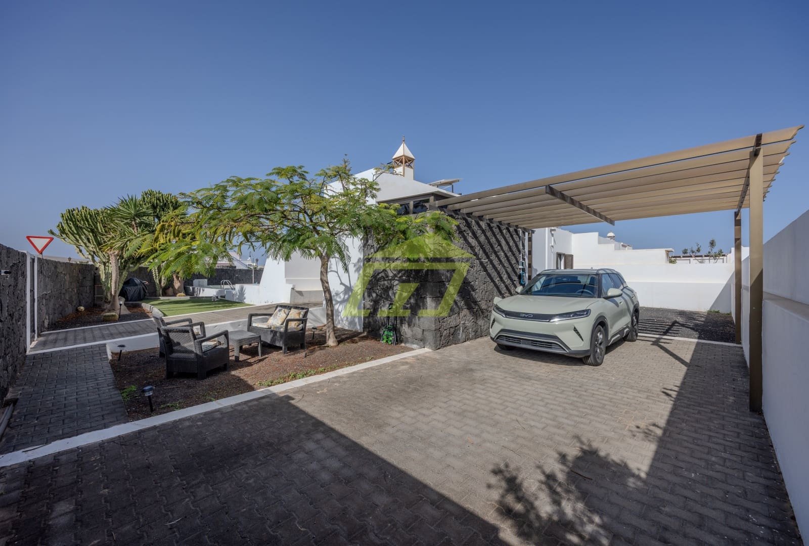 3 slaapkamer Halfvrijstaande villa te koop in Playa Blanca met zwembad garage - € 565.000 (Ref: 9436199)