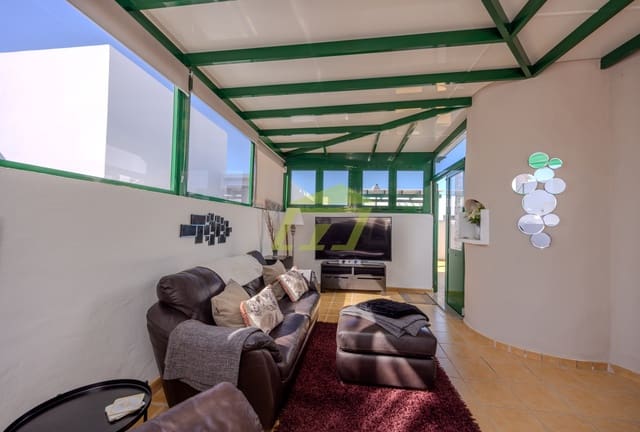 2 sypialnia Willa na sprzedaż w Playa Blanca, Yaiza z basenem - 329 000 € (Ref: 9444865)