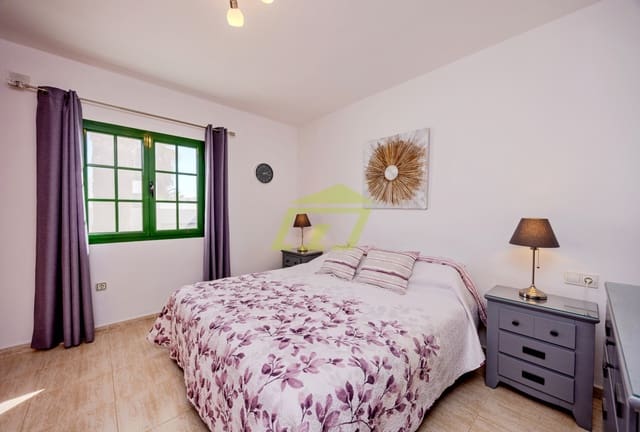 2 sypialnia Willa na sprzedaż w Playa Blanca, Yaiza z basenem - 329 000 € (Ref: 9444865)