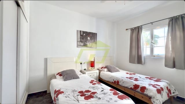 2 chambre Appartement à vendre à Puerto del Carmen, Tías avec piscine - 320 000 € (Ref: 9446728)