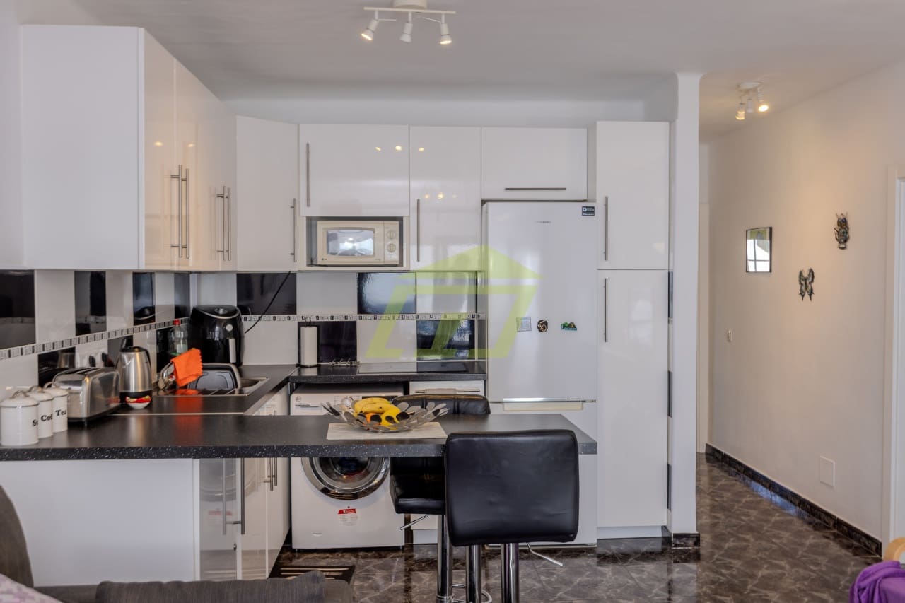 2 chambre Appartement à vendre à Puerto del Carmen avec piscine - 320 000 € (Ref: 9446728)