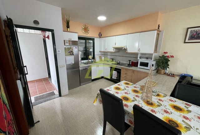 2 soveværelse Rækkehus til salg i Playa Blanca, Yaiza med garage - € 275.000 (Ref: 9449267)