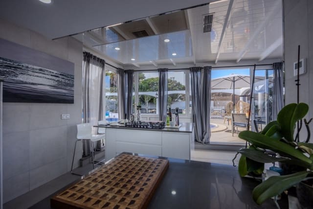 Chalet de 5 habitaciones en Tías en venta con piscina - 830.000 € (Ref: 9458444)