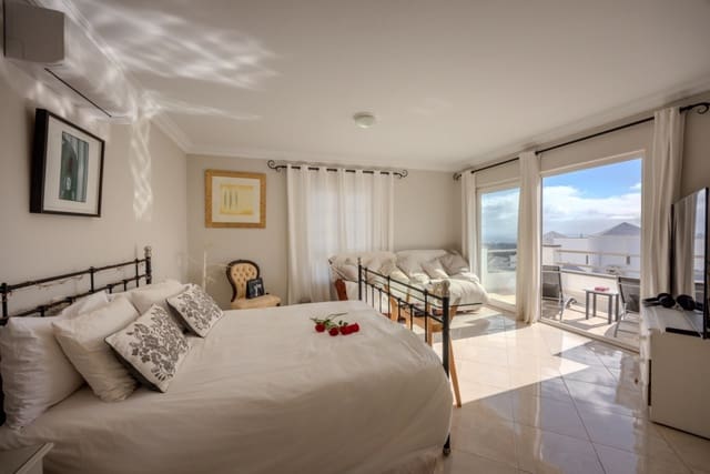 Chalet de 5 habitaciones en Tías en venta con piscina - 830.000 € (Ref: 9458444)