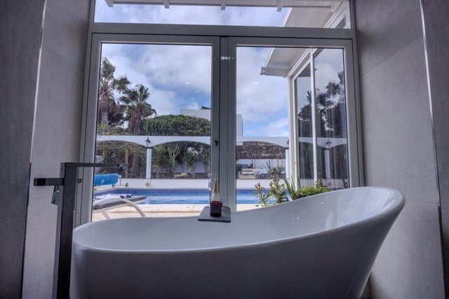 Chalet de 5 habitaciones en Tías en venta con piscina - 830.000 € (Ref: 9458444)