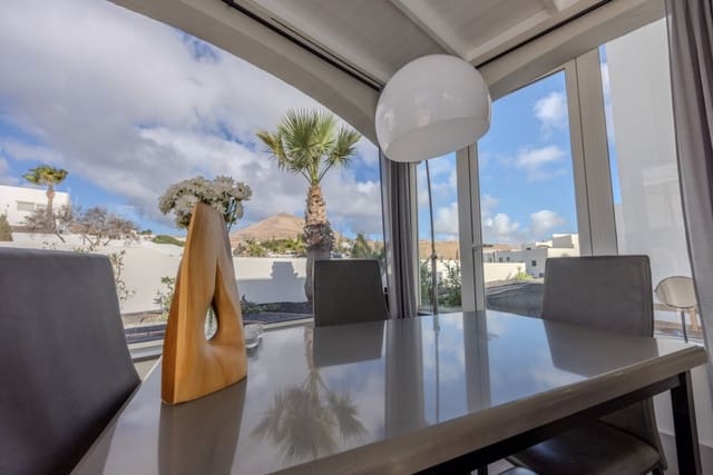 Chalet de 5 habitaciones en Tías en venta con piscina - 830.000 € (Ref: 9458444)