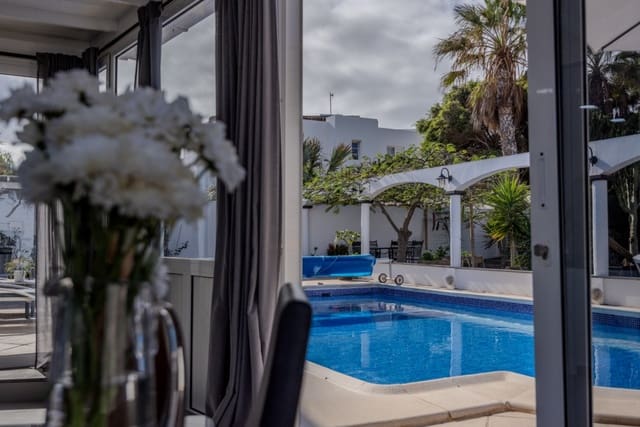 Chalet de 5 habitaciones en Tías en venta con piscina - 830.000 € (Ref: 9458444)