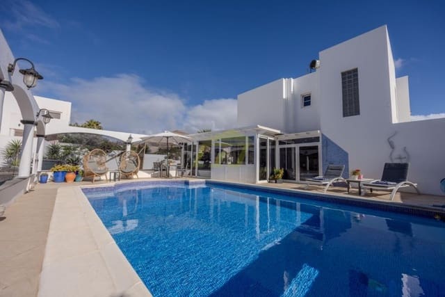 Chalet de 5 habitaciones en Tías en venta con piscina - 830.000 € (Ref: 9458444)