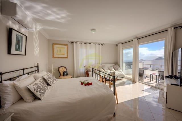 Chalet de 5 habitaciones en Tías en venta con piscina - 830.000 € (Ref: 9458444)