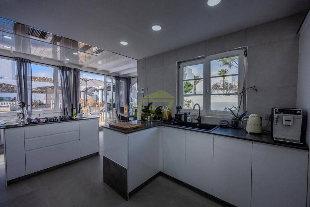 5 slaapkamer Villa te koop in Tias met zwembad - € 830.000 (Ref: 9458444)