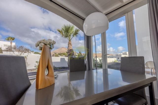 Chalet de 5 habitaciones en Tías en venta con piscina - 830.000 € (Ref: 9458444)