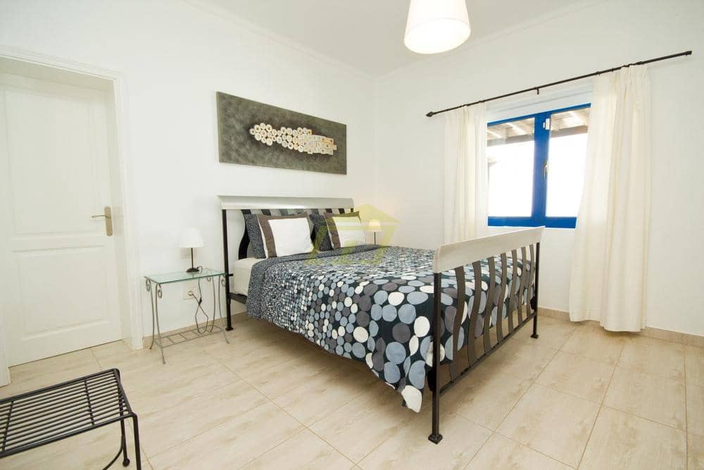 6 chambre Villa/Maison à vendre à Puerto del Carmen avec piscine - 1 200 000 € (Ref: 9458446)