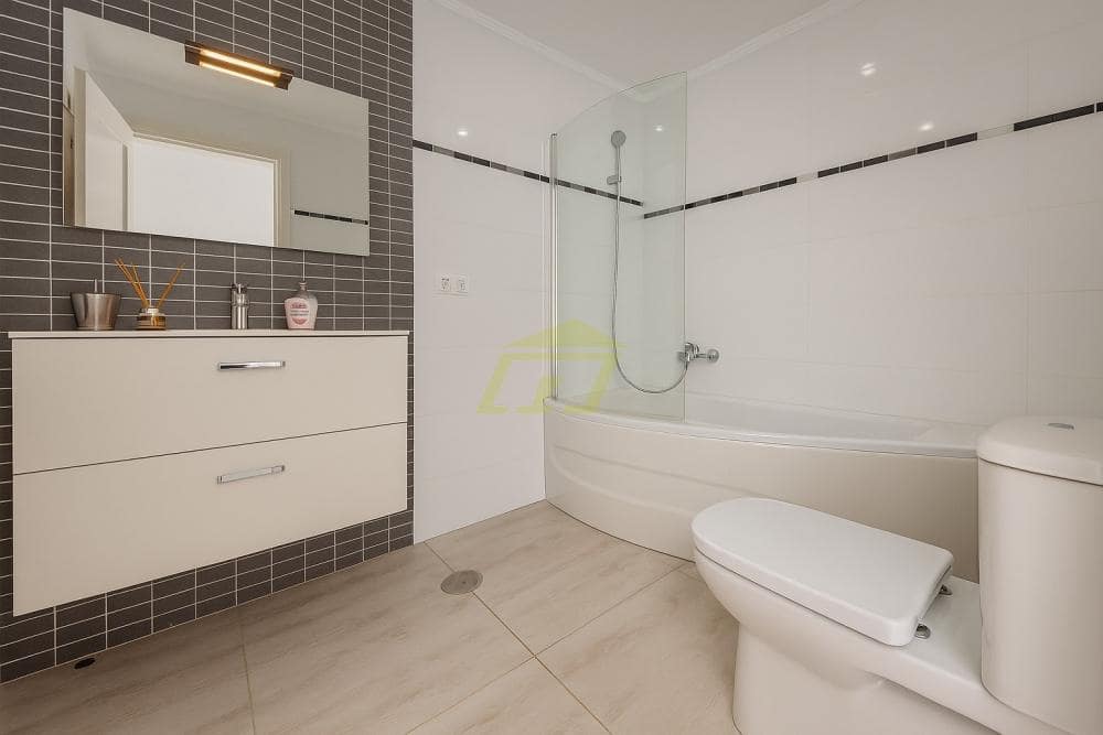 6 chambre Villa/Maison à vendre à Puerto del Carmen avec piscine - 1 200 000 € (Ref: 9458446)