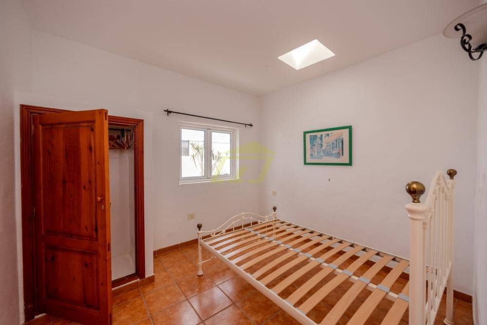 6 chambre Villa/Maison à vendre à Puerto del Carmen avec piscine - 1 200 000 € (Ref: 9458446)