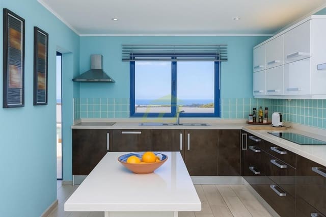 6 bedroom Villa for sale in Puerto del Carmen, Tías with pool - € 1,200,000 (Ref: 9458446)