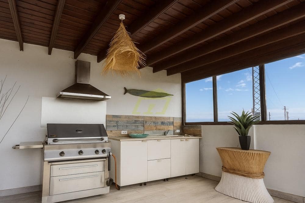 6 chambre Villa/Maison à vendre à Puerto del Carmen avec piscine - 1 200 000 € (Ref: 9458446)