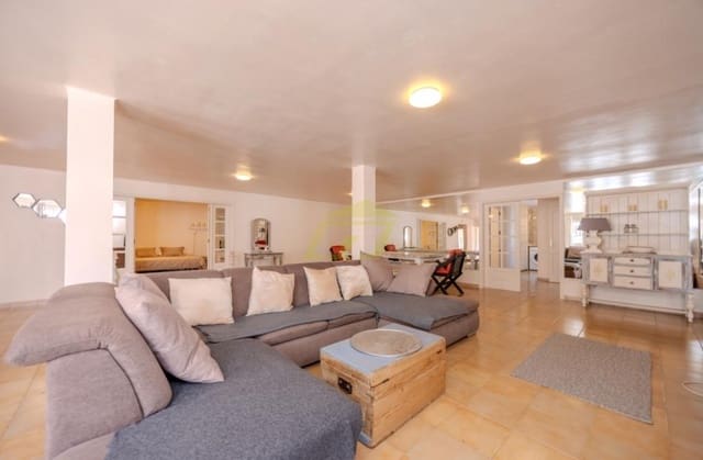 Apartamento de 2 habitaciones en Costa Teguise, Teguise en venta con piscina - 295.000 € (Ref: 9458448)