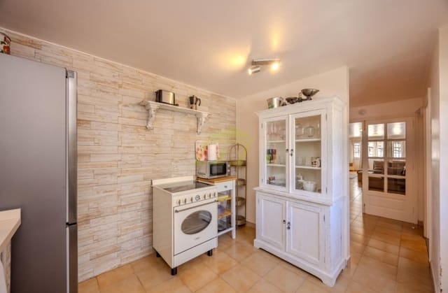 Apartamento de 2 habitaciones en Costa Teguise, Teguise en venta con piscina - 295.000 € (Ref: 9458448)