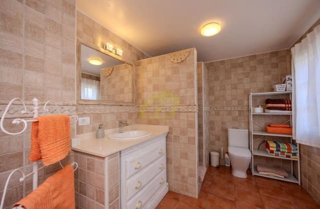 Apartamento de 2 habitaciones en Costa Teguise, Teguise en venta con piscina - 295.000 € (Ref: 9458448)