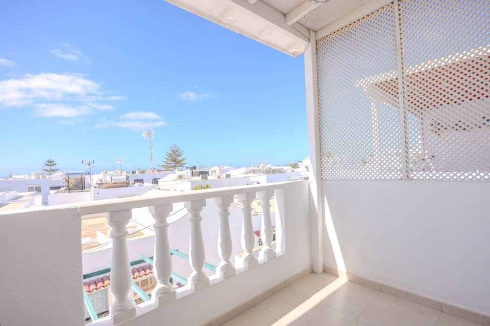 2 slaapkamer Appartement te koop in Puerto del Carmen - € 279.000 (Ref: 9458452)