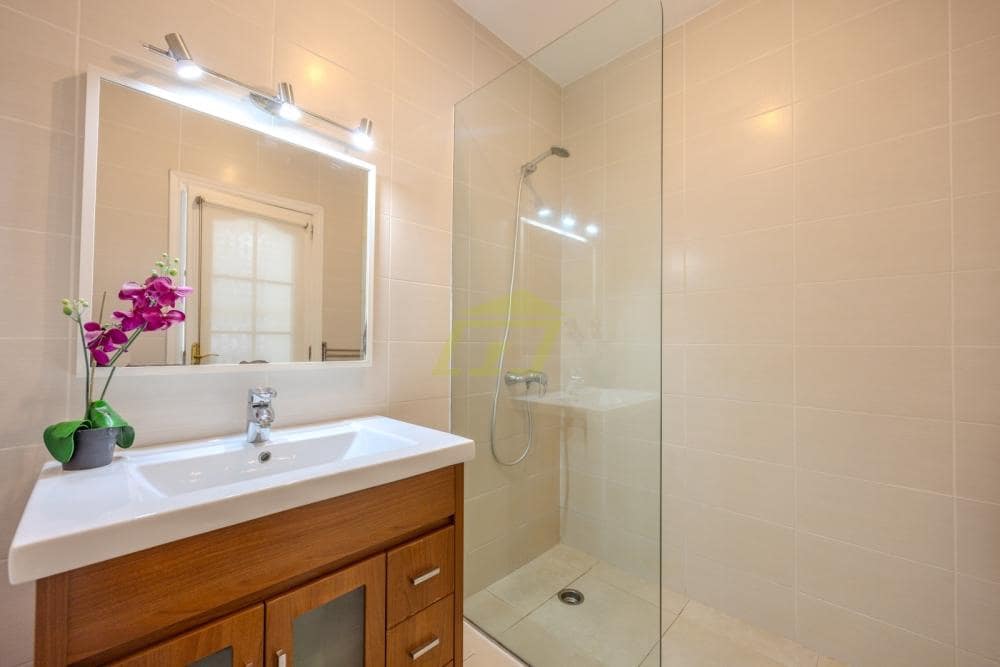 2 slaapkamer Appartement te koop in Puerto del Carmen - € 279.000 (Ref: 9458452)